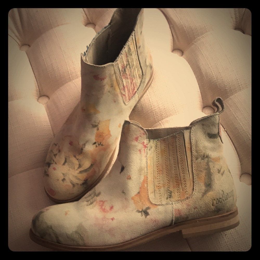 Vintage Floral boots, size 9.5